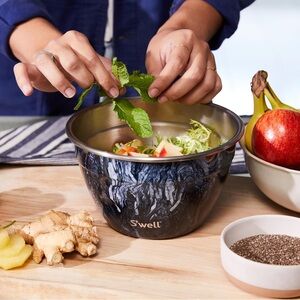 EUC S’well Stainless Steel 64oz Salad Bowl Kit